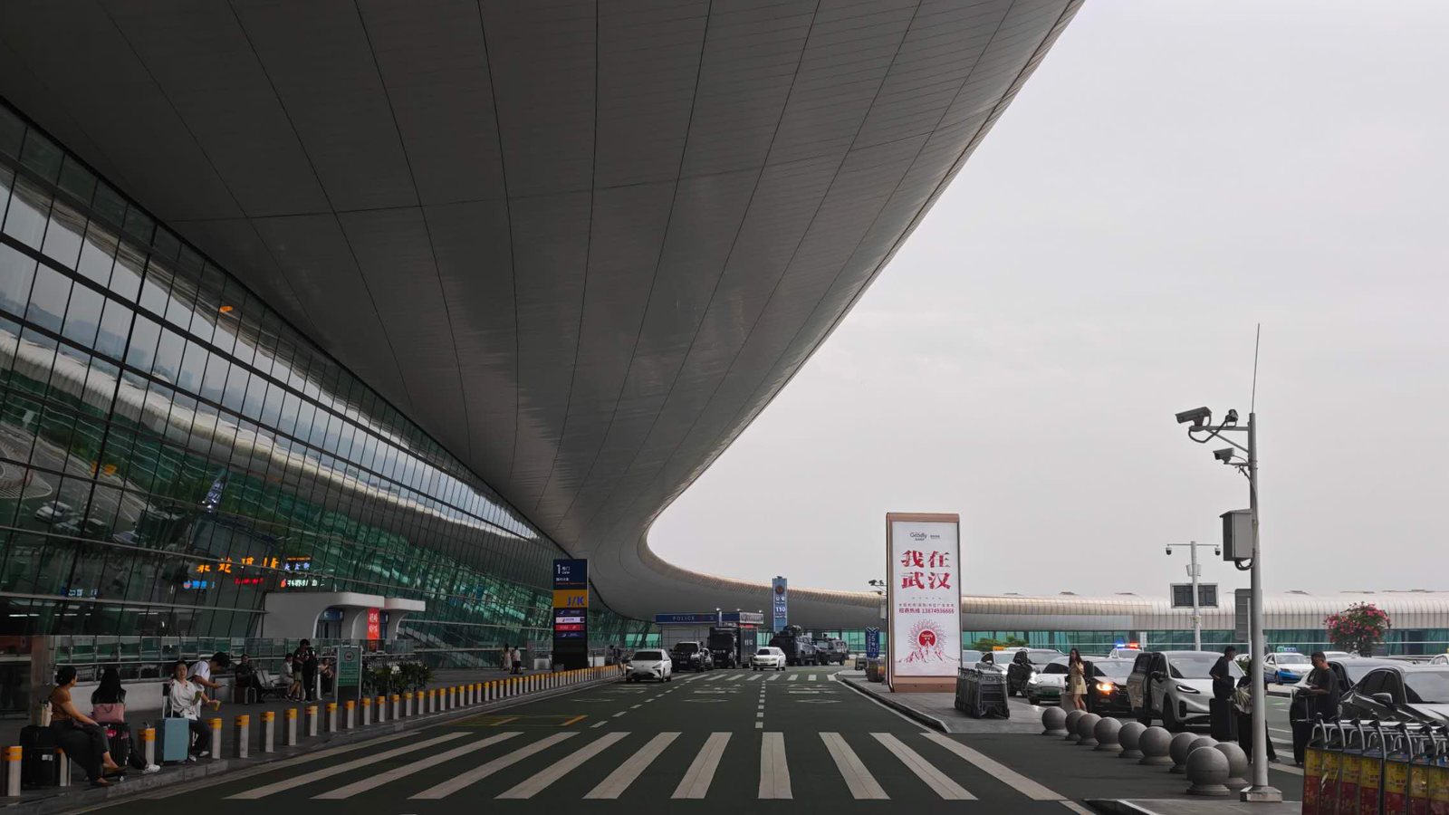 Cantilever at Wuhan Tianhe Airport